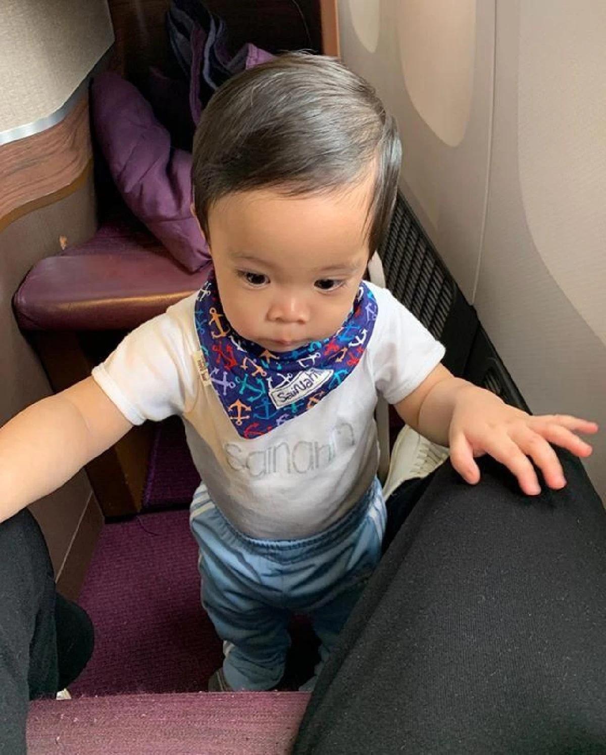 เอมมี่ มรกต ภูมิใจ! น้องสายน้ำ นั่งเครื่องบินนาน 12 ชม.ไปลอนดอนไม่งอแงสักนิด