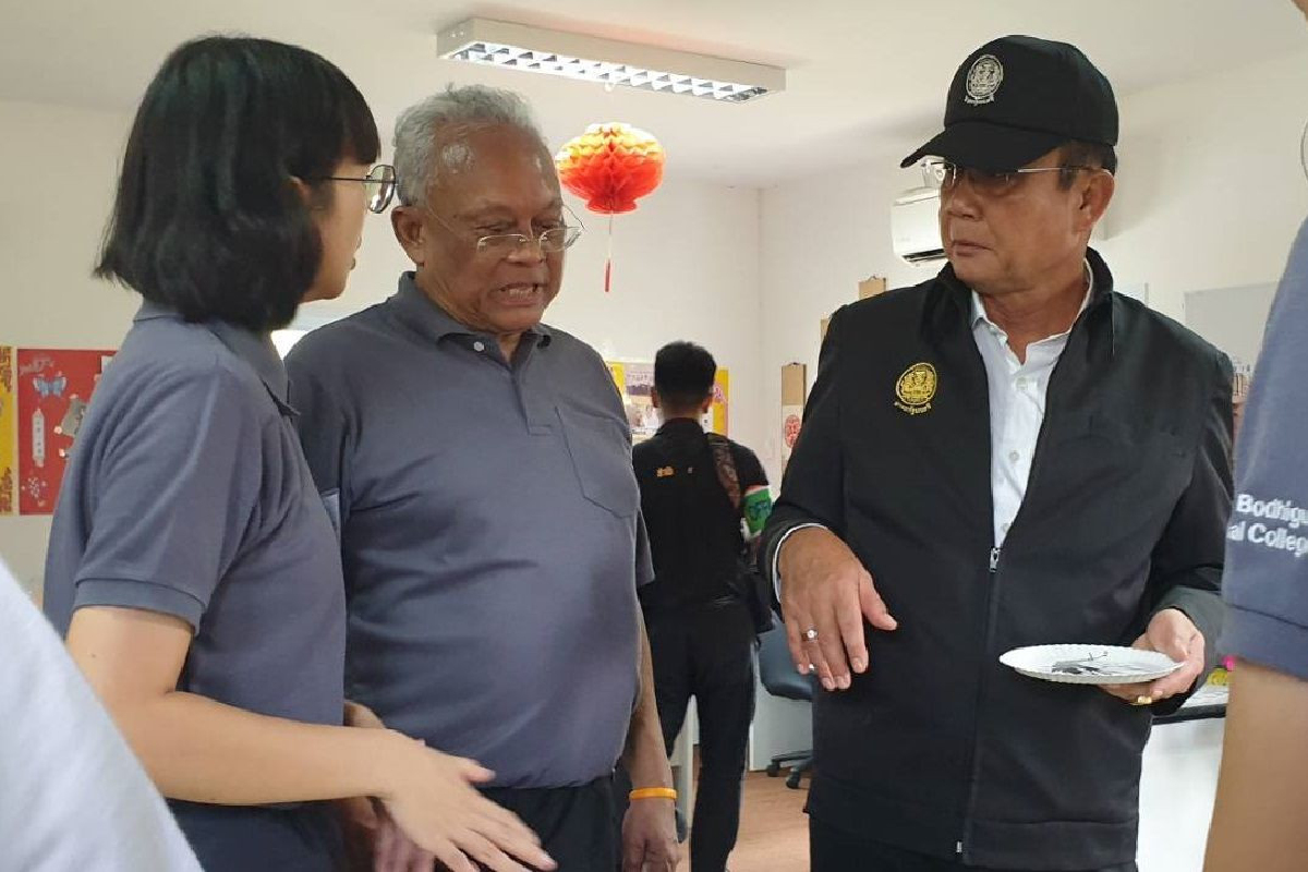 'สุเทพ'พบ "บิ๊กตู่" ทางการครั้งแรกตั้งแต่ปฏิวัติ รับเชียร์ตลอด ขอครม.ไม่ตีกันเอง 'สุเทพ'พบ "บิ๊กตู่" ทางการครั้งแรกตั้งแต่ปฏิวัติ รับเชียร์ตลอด ขอครม.ไม่ตีกันเอง