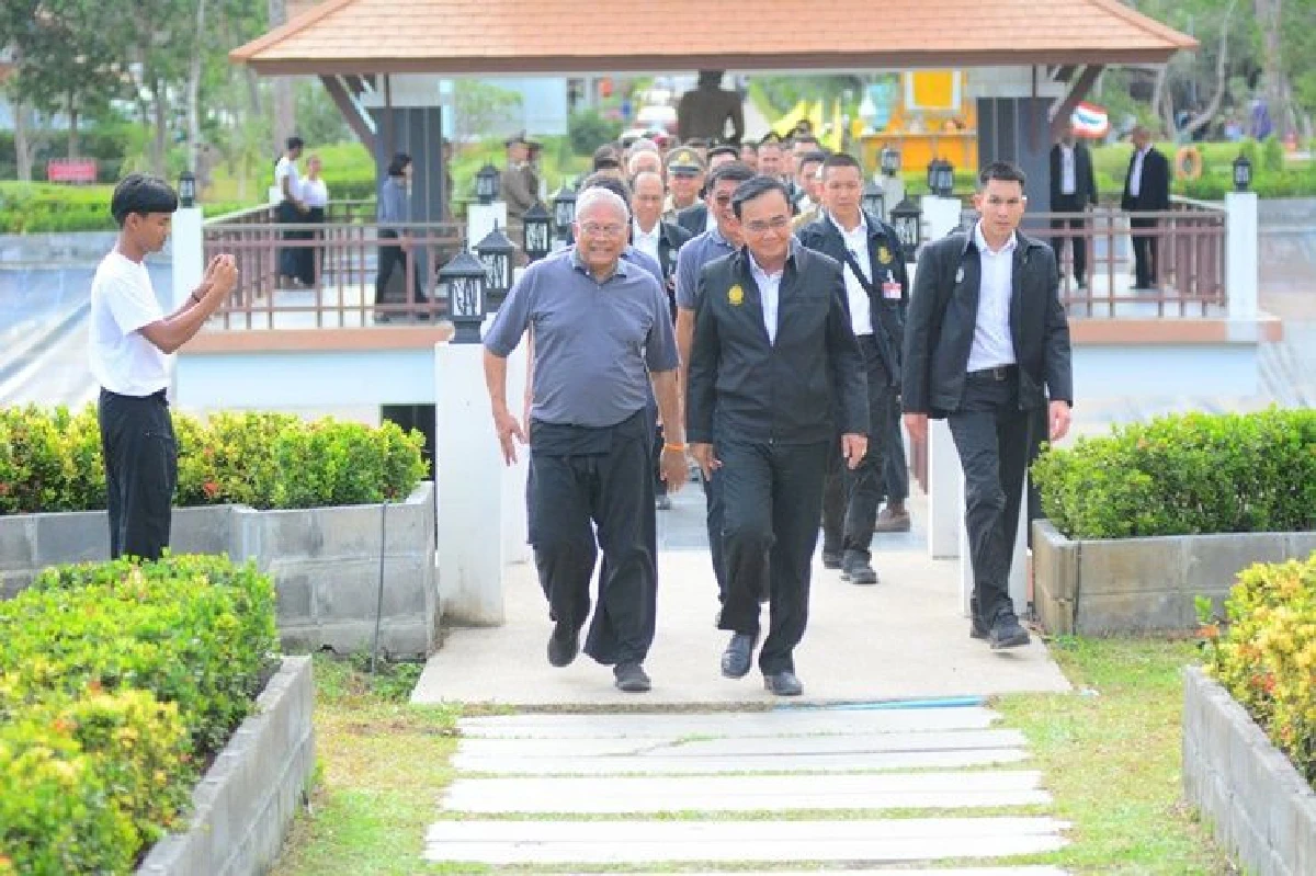 รวมภาพบรรยากาศออกสื่อร่วมกันครั้งแรก"ลุงตู่-สุเทพ"ชื่นมื่นสมุยเฟสติวัล