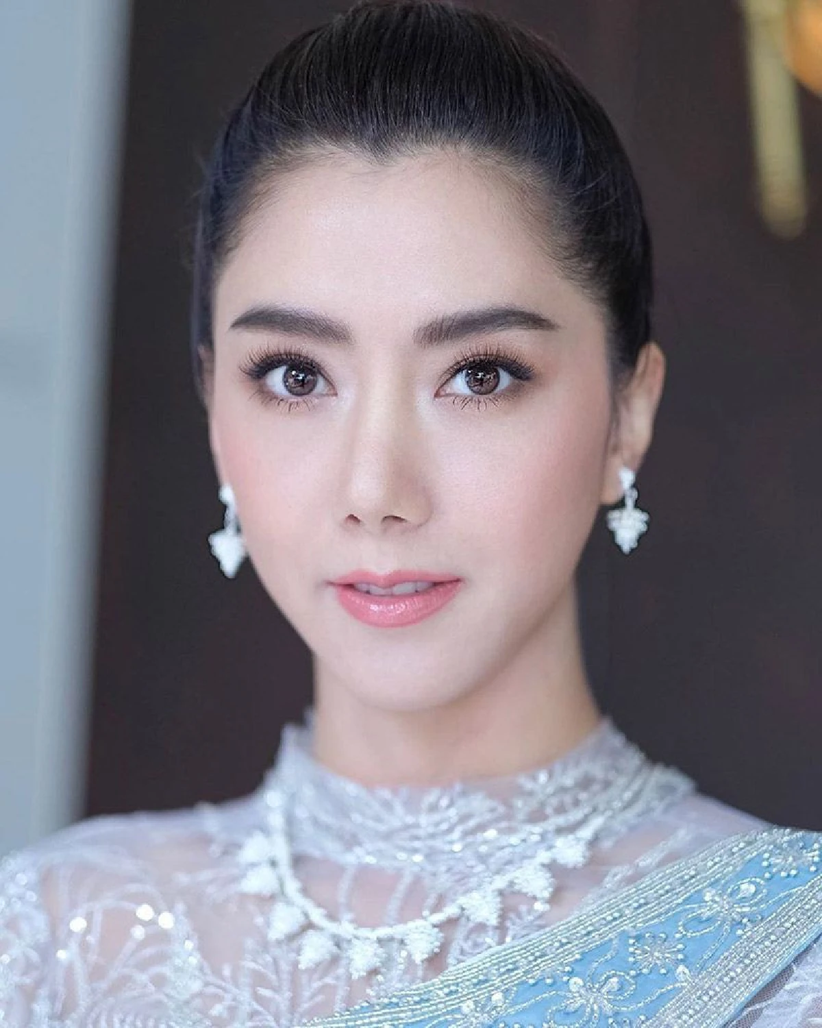 พรีเวดดิ้งหรือเปล่า? ไอซ์ อภิษฎา สวมชุดไทยอวดลุคสวยหวานออร่าเจ้าสาวจับ