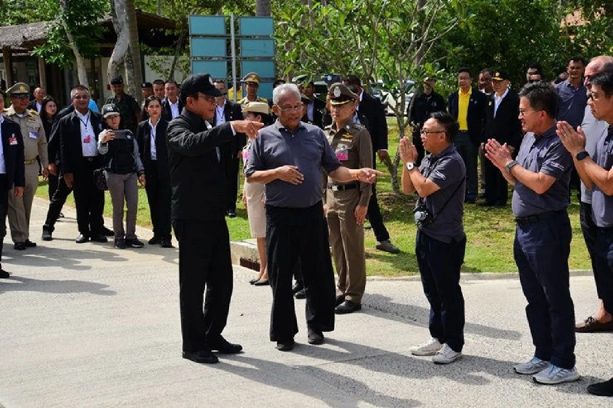 รวมภาพบรรยากาศออกสื่อร่วมกันครั้งแรก"ลุงตู่-สุเทพ"ชื่นมื่นสมุยเฟสติวัล