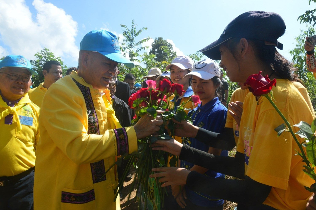 ป้ายเชียร์"ธรรมนัส"พรึบ!เจ้าตัวลั่นมีกำลังใจดี"การเมืองทำอะไรผมไม่ได้" ป้ายเชียร์"ธรรมนัส"พรึบ!เจ้าตัวลั่นมีกำลังใจดี"การเมืองทำอะไรผมไม่ได้"