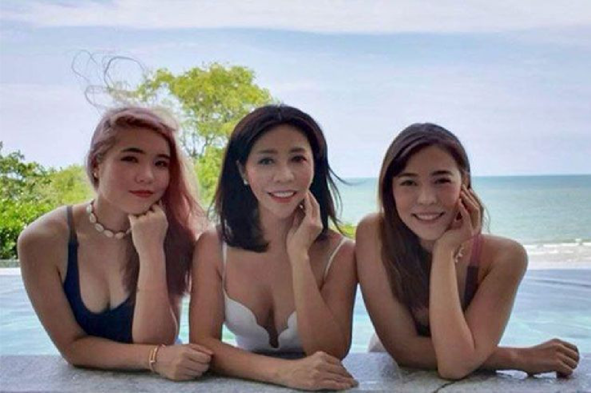 สาวสาวสาว “ส้ม ชนัดดา” แท็กทีมลูกสาว “แพร-พาย” อวดหุ่นเซี้ยะในชุดว่ายน้ำ สาวสาวสาว “ส้ม ชนัดดา” แท็กทีมลูกสาว “แพร-พาย” อวดหุ่นเซี้ยะในชุดว่ายน้ำ