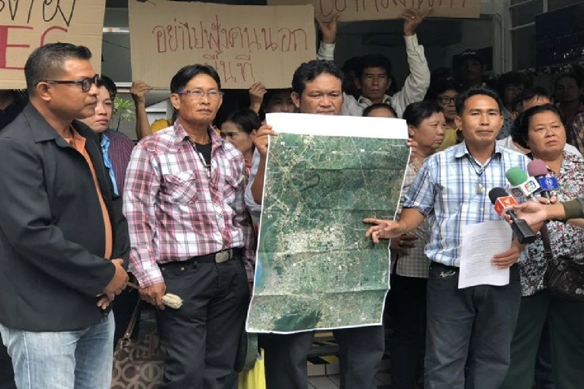 ชาวบ้านเขาดินบุกยื่นหนังสือถึงนายกฯเรียกร้องให้ประกาศเปลี่ยนผังเมือง EEC โดยเร็ว