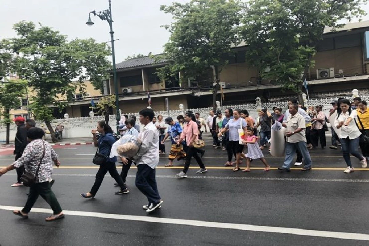 ชาวบ้านเขาดินบุกยื่นหนังสือถึงนายกฯเรียกร้องให้ประกาศเปลี่ยนผังเมือง EEC โดยเร็ว