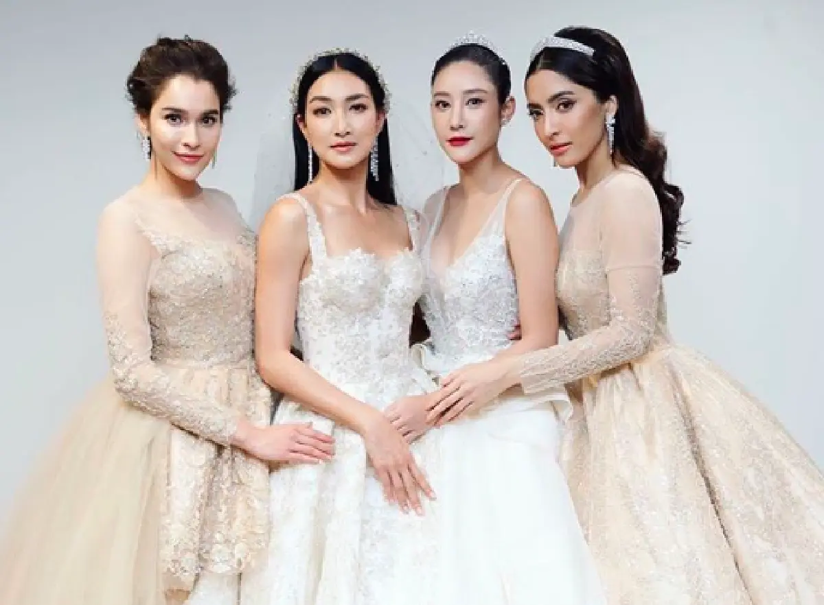 “แพนเค้ก” นำทีมนางเอกรุ่นดรีมทีม ไปสะกดสายตาชาวต่างชาติแผ่ออร่าบนรันเวย์ ลอนดอนแฟชั่นวีค