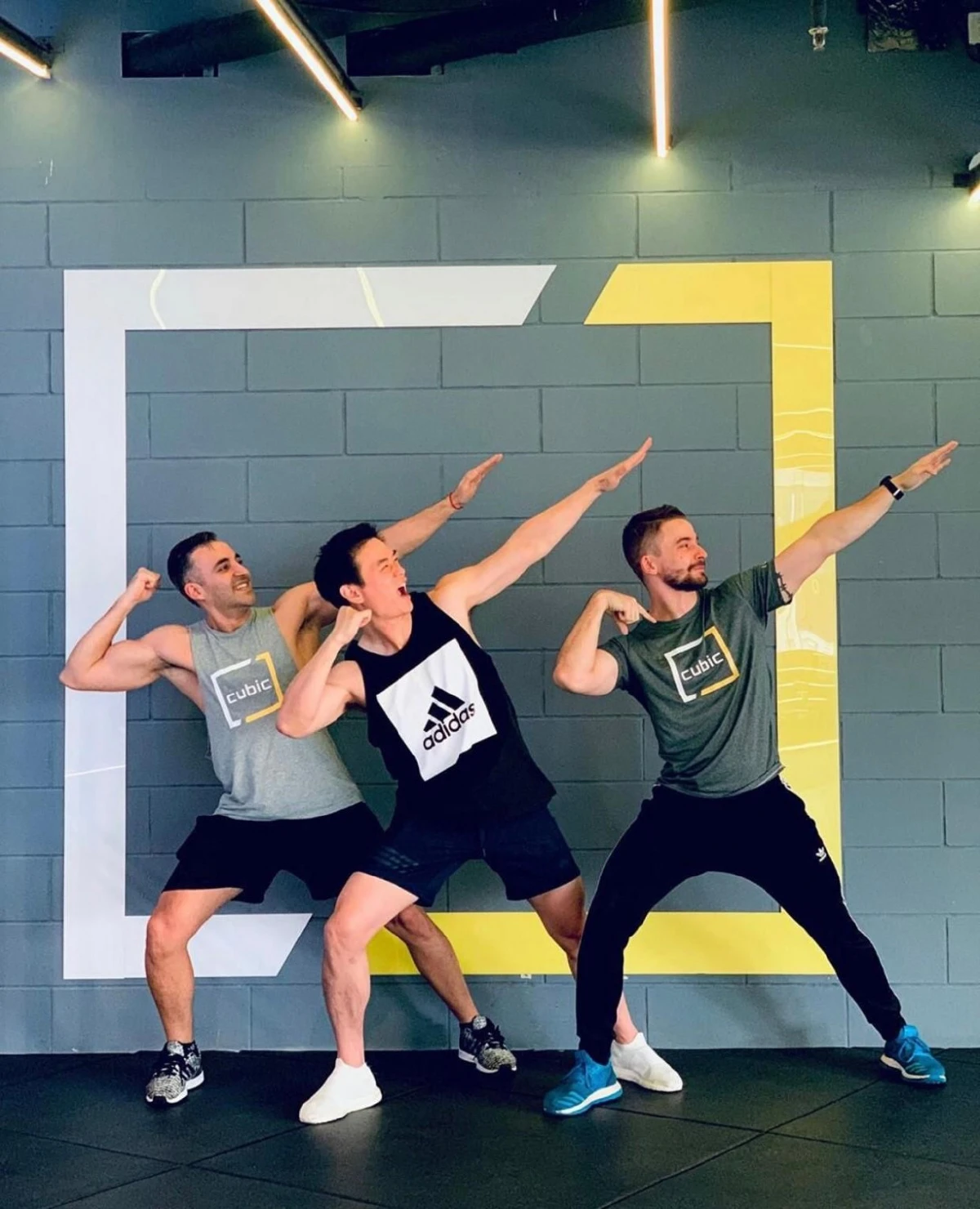 อ่ะพ่อได้จริง! "น็อต วิศรุต" โพสท่าโชว์กล้ามแน่นๆ ไม่แพ้หนุ่มสายฝอ