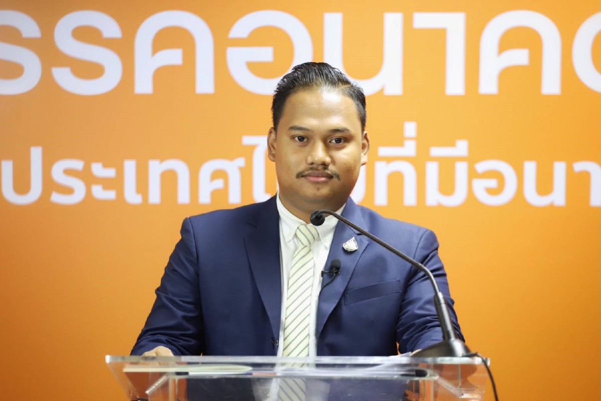 "อนาคตใหม่" ชี้รัฐบาลสอบตกแก้น้ำท่วม อัดใช้งบซื้อรถเกราะแทนที่จะแก้วิกฤต "อนาคตใหม่" ชี้รัฐบาลสอบตกแก้น้ำท่วม อัดใช้งบซื้อรถเกราะแทนที่จะแก้วิกฤต