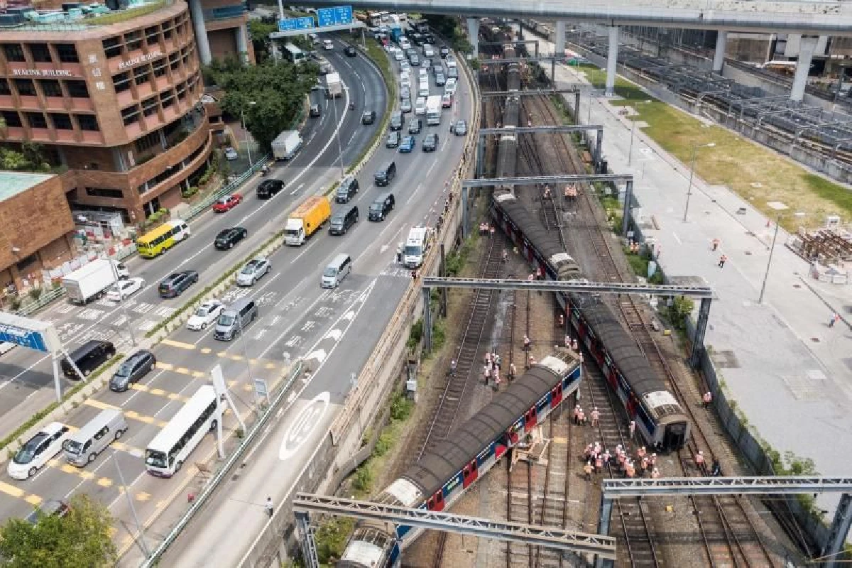 รถไฟฟ้า MRT ฮ่องกง ตกรางช่วงชั่วโมงเร่งด่วน