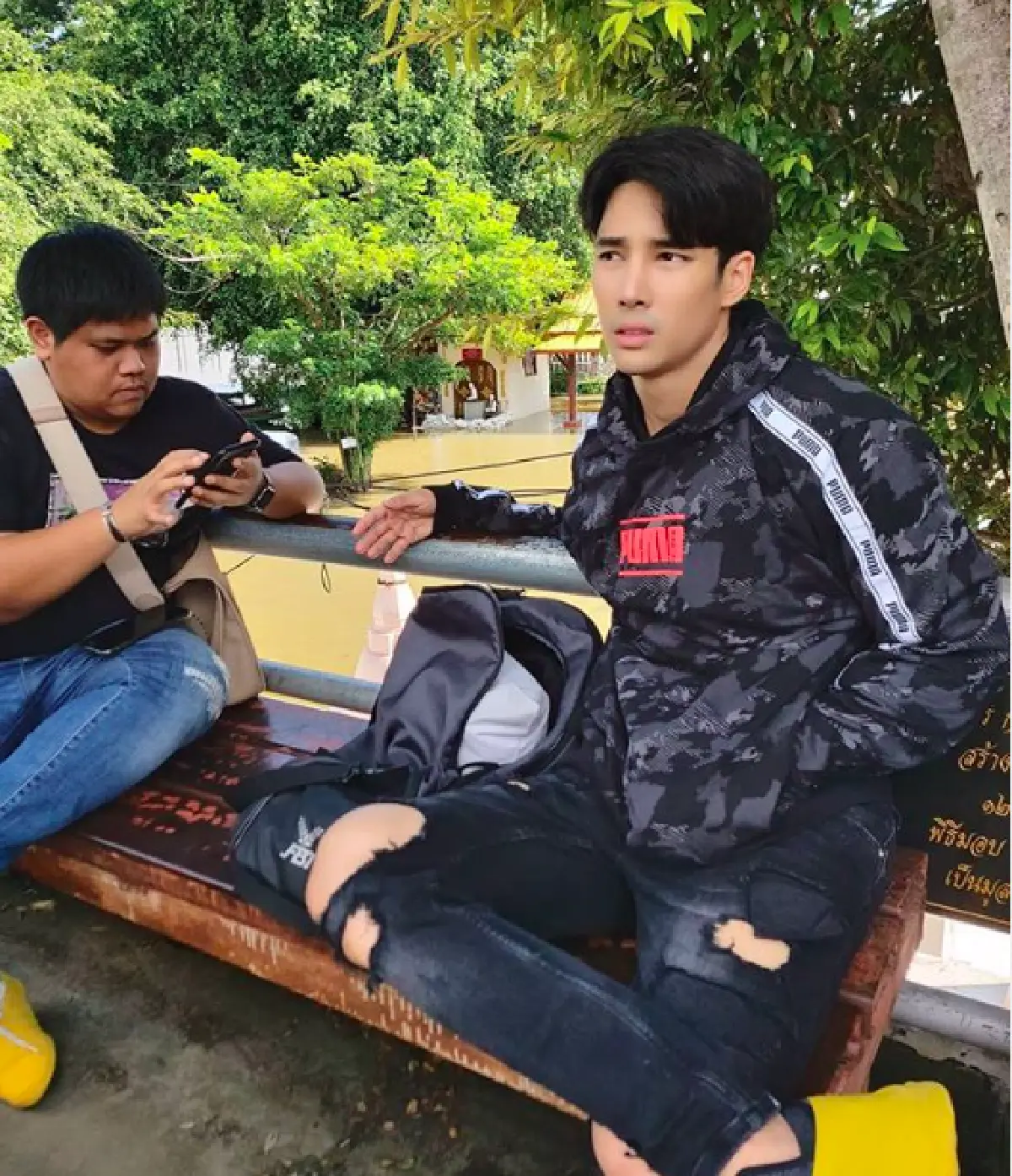 รวมภาพเหล่าคนบันเทิง...ลงพื้นที่ช่วยเหลือผู้ประสบภัยน้ำท่วม