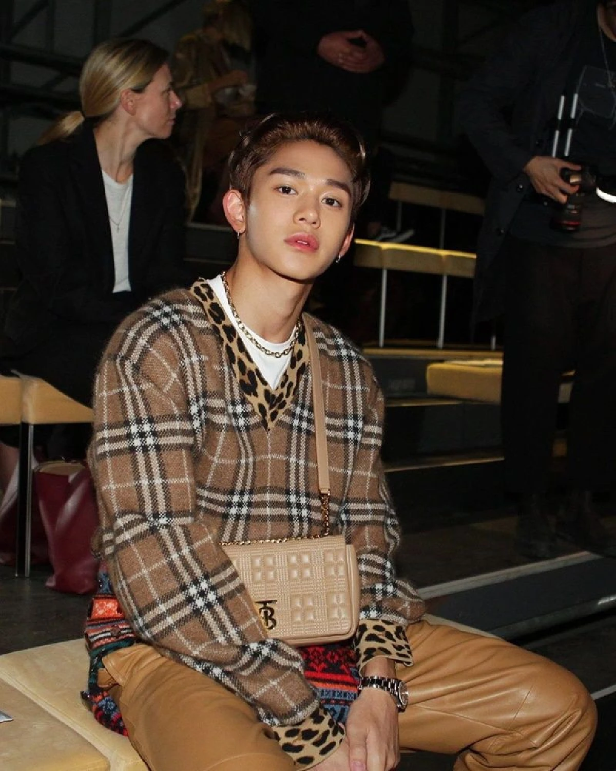 "เขาไหว้สวยกว่า..อีก" ต้าเหนิง กัญญาวีร์ กระทบไหล่ ลูคัส WayV ชมแฟชั่นโชว์ที่ลอนดอน