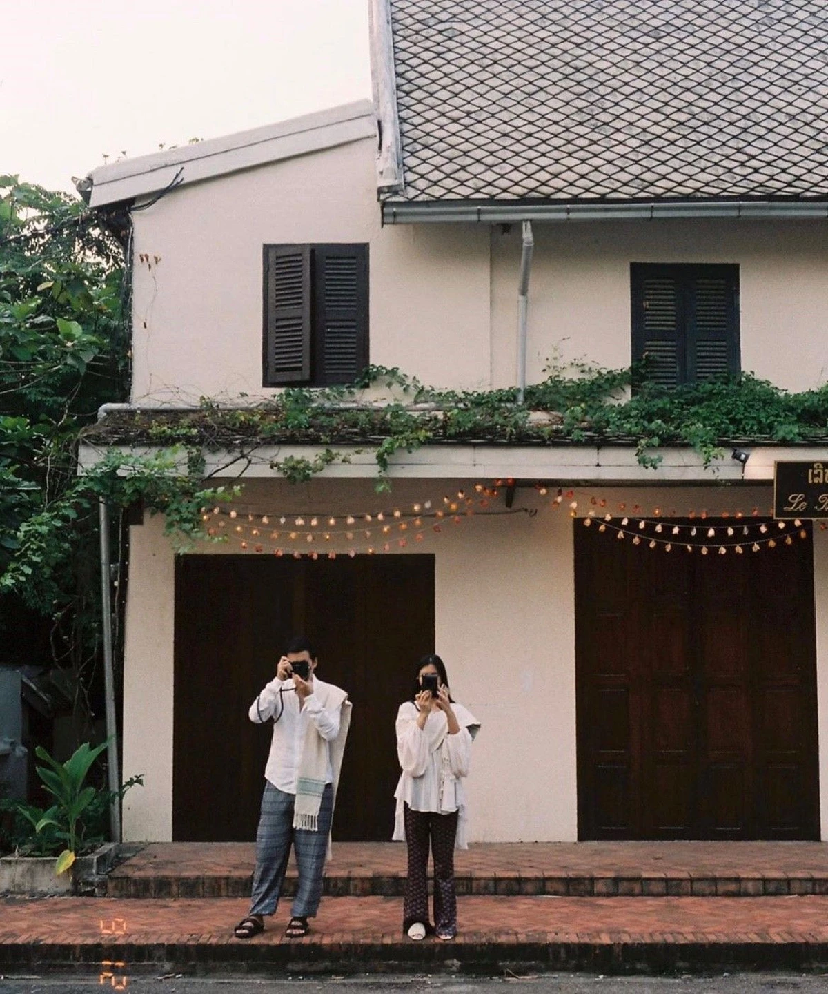 10 ภาพสวยเท่! แก้ว-โทนี่ พากันเที่ยวหลวงพระบางอย่างมีสไตล์