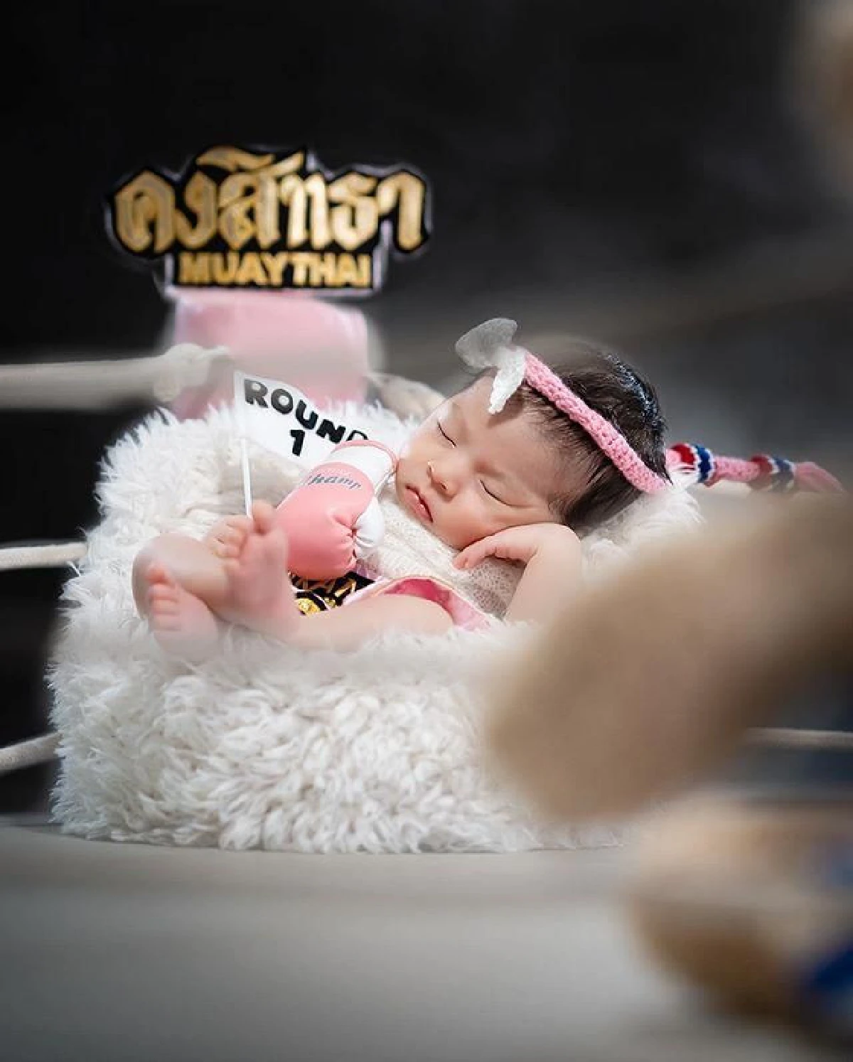 "ลิเดีย-แมทธิว” พาลูกสาว "น้องเดมี่" ถ่ายแบบในชุดนักมวยสุดน่ารัก