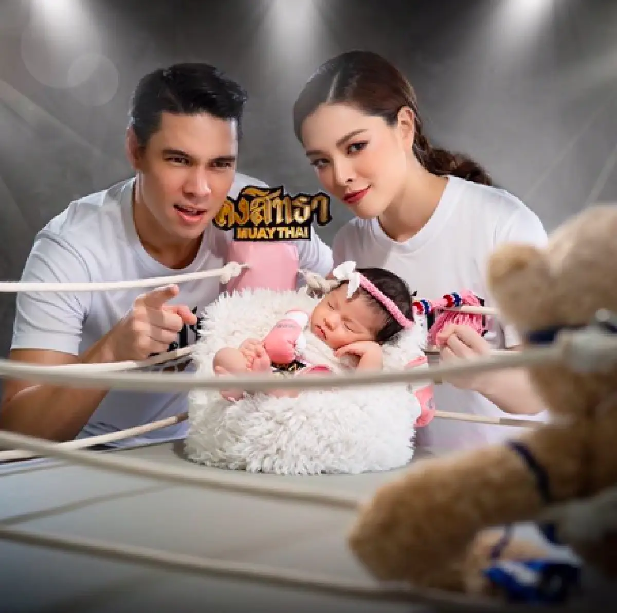 "ลิเดีย-แมทธิว” พาลูกสาว "น้องเดมี่" ถ่ายแบบในชุดนักมวยสุดน่ารัก