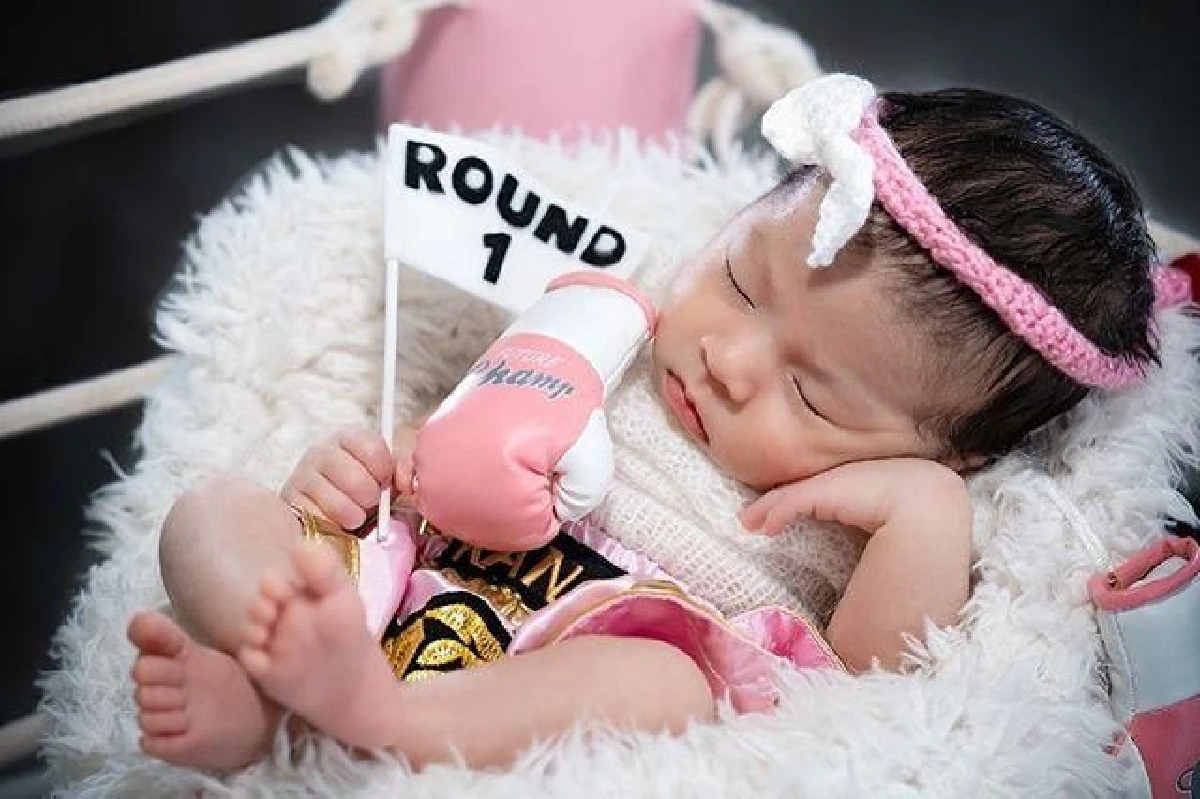 "ลิเดีย-แมทธิว” พาลูกสาว "น้องเดมี่" ถ่ายแบบในชุดนักมวยสุดน่ารัก