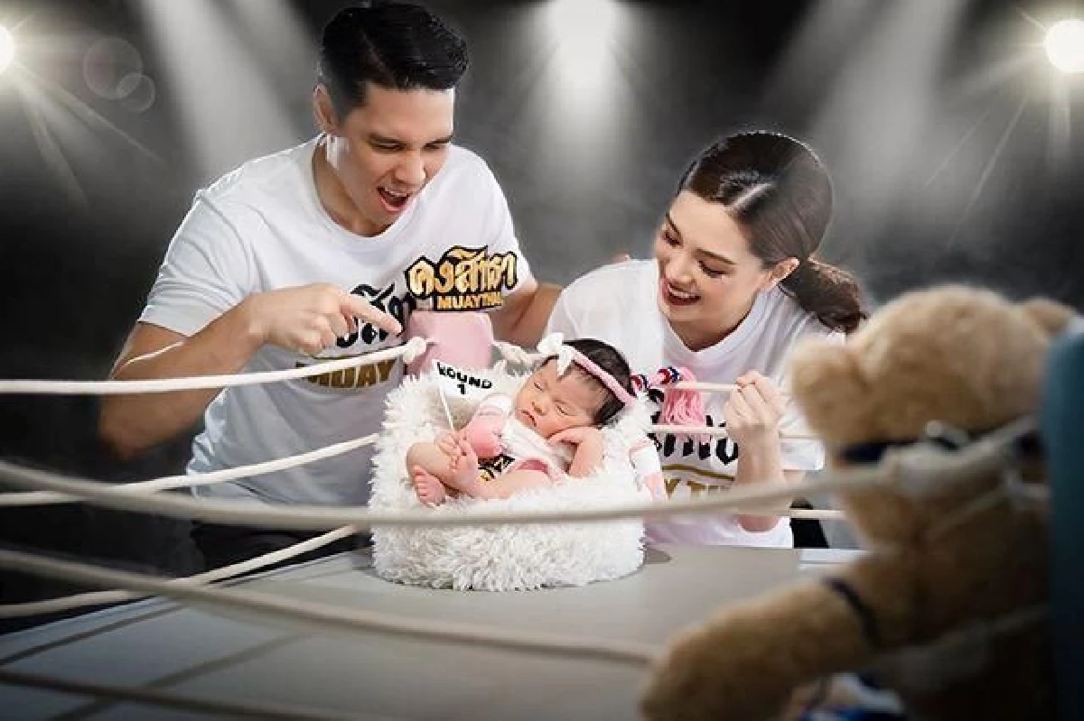 "ลิเดีย-แมทธิว” พาลูกสาว "น้องเดมี่" ถ่ายแบบในชุดนักมวยสุดน่ารัก