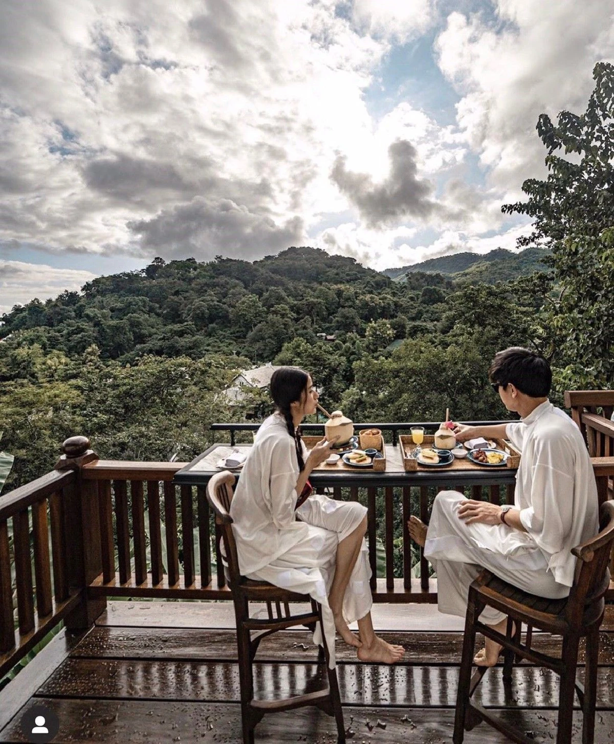 10 ภาพสวยเท่! แก้ว-โทนี่ พากันเที่ยวหลวงพระบางอย่างมีสไตล์