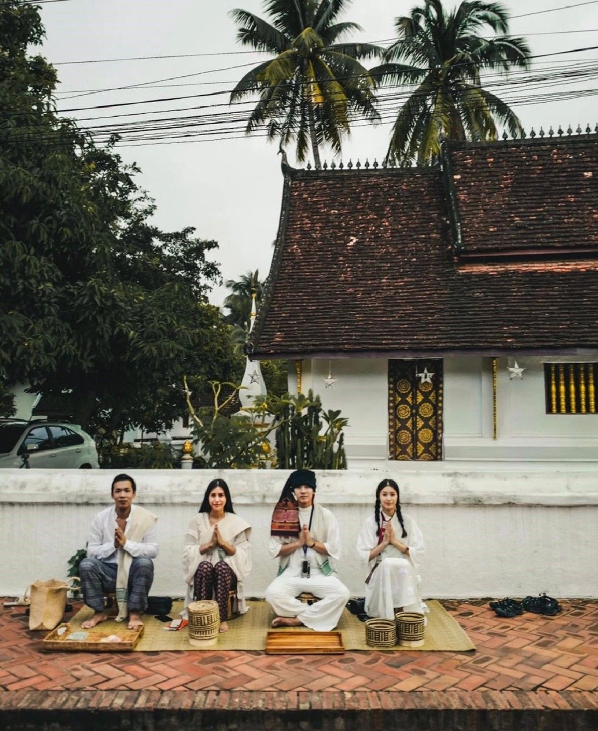 10 ภาพสวยเท่! แก้ว-โทนี่ พากันเที่ยวหลวงพระบางอย่างมีสไตล์