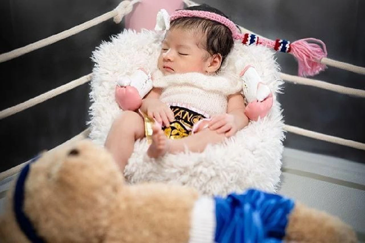 "ลิเดีย-แมทธิว” พาลูกสาว "น้องเดมี่" ถ่ายแบบในชุดนักมวยสุดน่ารัก