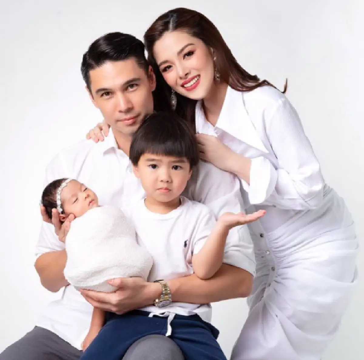 "ลิเดีย-แมทธิว” พาลูกสาว "น้องเดมี่" ถ่ายแบบในชุดนักมวยสุดน่ารัก