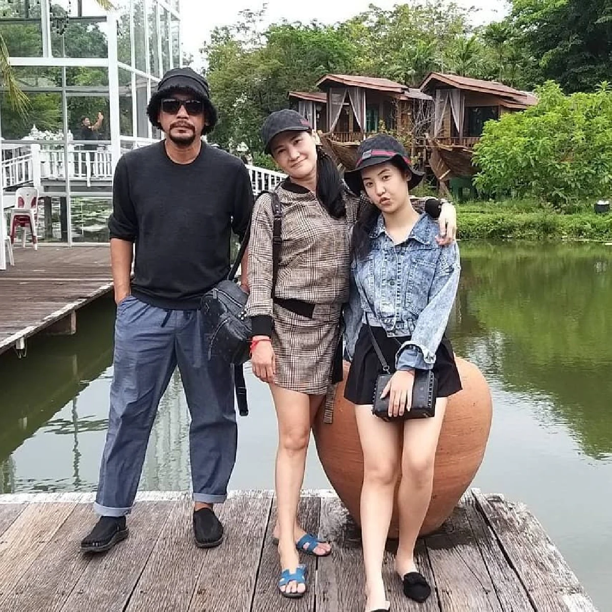 คุณพ่อสุดอบอุ่น! เท่ง เถิดเทิง กับโมเมนต์ช่วยลูกสาวทำผมก่อนไปโรงเรียน