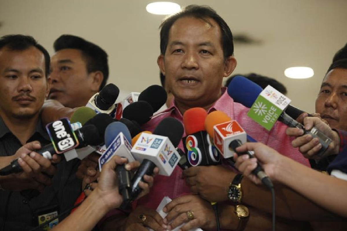 "ศรีสุวรรณ" ยื่น ปปช.สอบ "ช่อ พรรณิการ์" วิจารณ์ รธน.เฮงซวย "ศรีสุวรรณ" ยื่น ปปช.สอบ "ช่อ พรรณิการ์" วิจารณ์ รธน.เฮงซวย