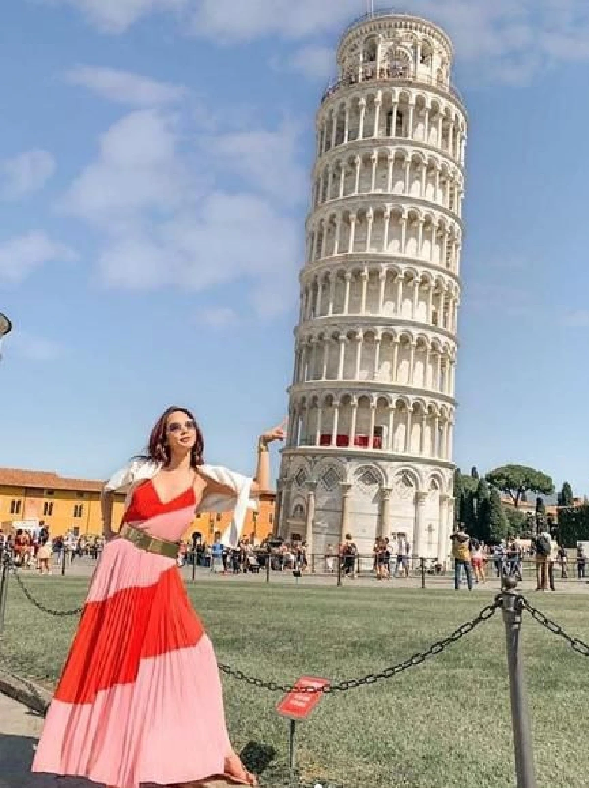 ภาพนี้ที่รอคอย! อั้ม พัชราภา อวดหุ่นสวยเซ็กซี่ในชุดว่ายน้ำสีเมทาลิก