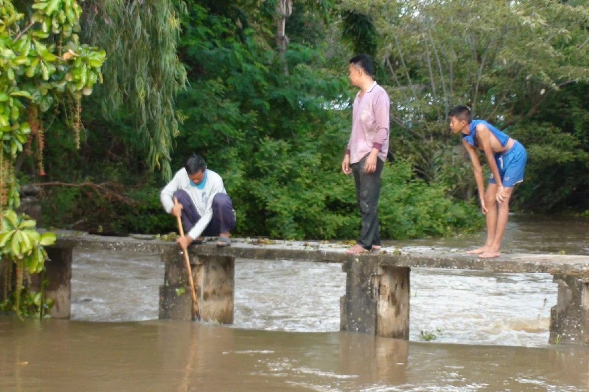 ชัยภูมิอ่วม!มวลน้ำซัดตลิ่งพังพื้นที่การเกษตรอ.บ้านเขว้าท่วม