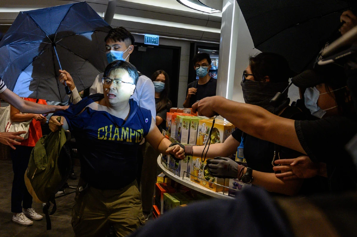 ม็อบฮ่องกงถล่มห้าง ทำลายสถานีรถใต้ดิน