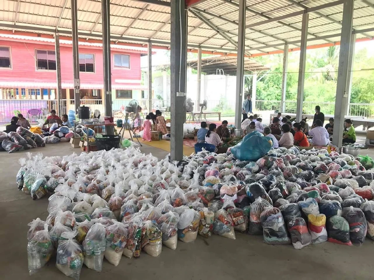 โคราชส่งข้าวต้มมัดรักษ์โลกช่วยผู้ประสบภัยน้ำท่วมอุบลฯลดมลพิษ