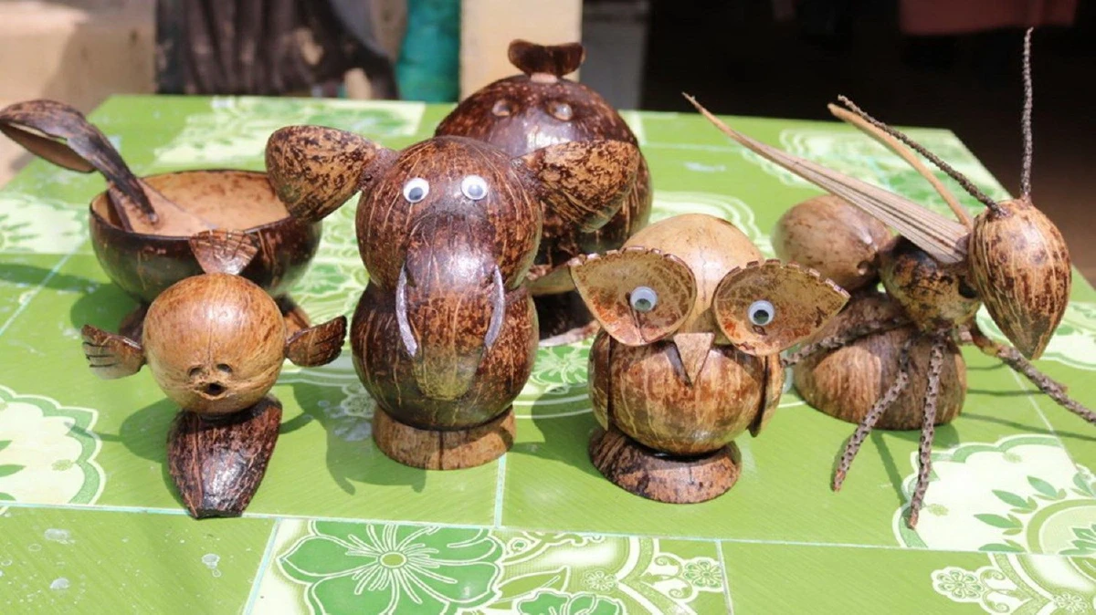 สู้เพื่อหลาน! สองผัวเมียประดิษฐ์กะลามะพร้าวหาเงินรักษาหลานป่วยเป็นโรคร้าย