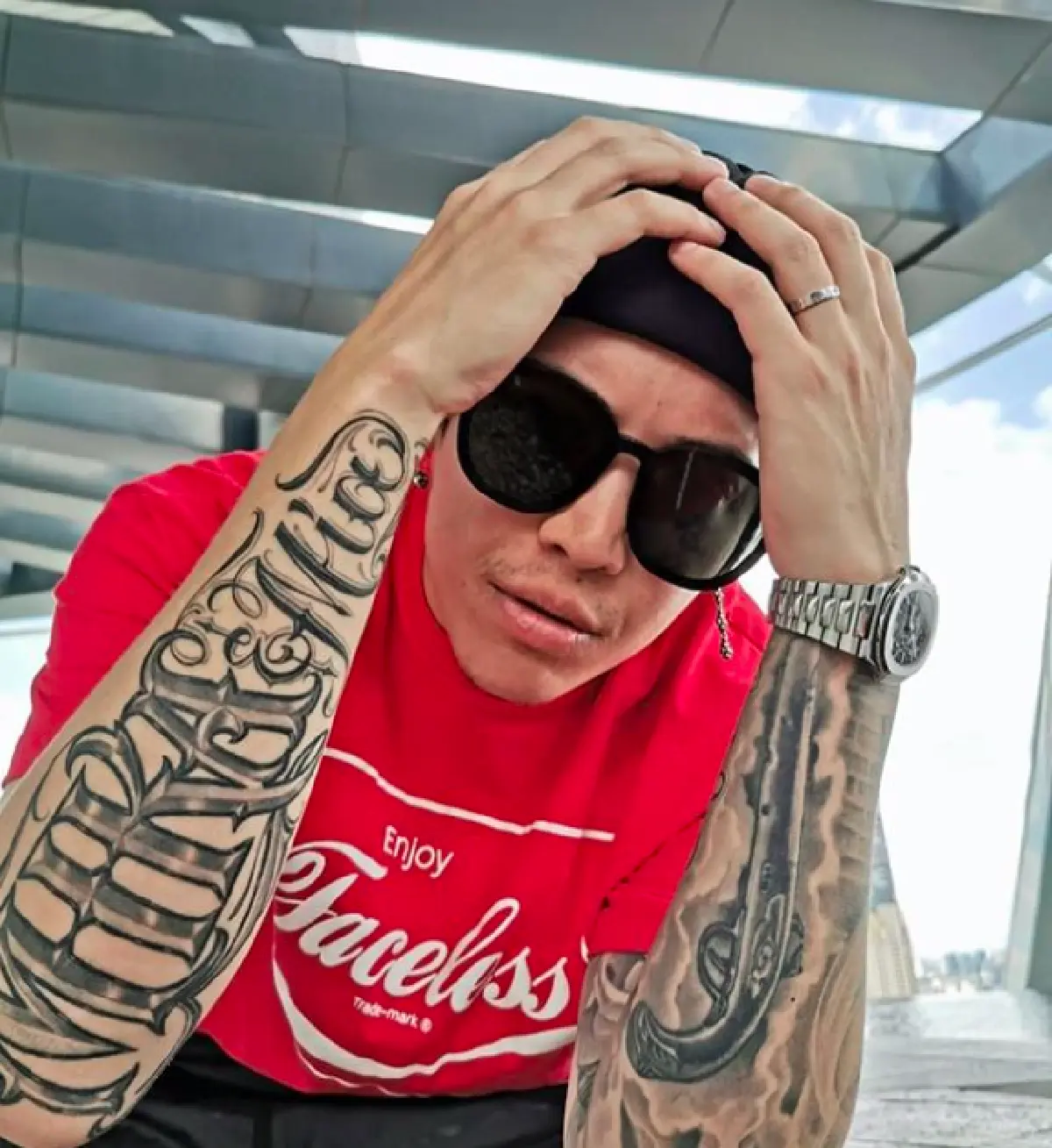 "ป๊อก ภัสสรกรณ์” เผยสาเหตุทำไมถึงสักชื่อลูกชาย "มีก้า" ใหญ่กว่าลูกสาว "มีญ่า"