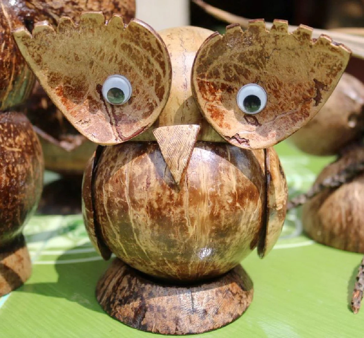 สู้เพื่อหลาน! สองผัวเมียประดิษฐ์กะลามะพร้าวหาเงินรักษาหลานป่วยเป็นโรคร้าย