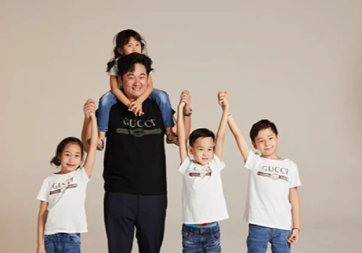 “พลอย ชิดจันทร์” พาลูกทั้ง 4 คน ถ่ายแบบพร้อมสามี บอกได้คำเดียวหน้าตาดีทั้งบ้าน ปังยกทีม