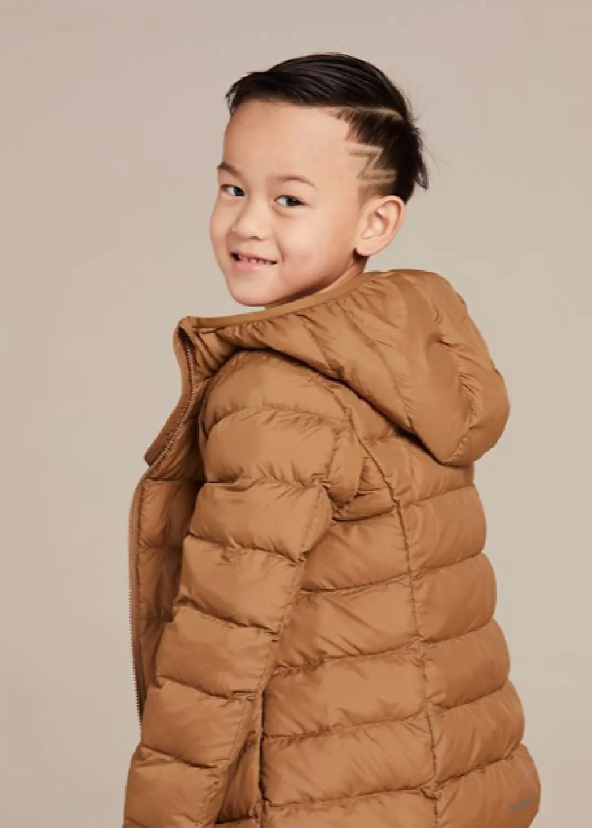 “พลอย ชิดจันทร์” พาลูกทั้ง 4 คน ถ่ายแบบพร้อมสามี บอกได้คำเดียวหน้าตาดีทั้งบ้าน ปังยกทีม