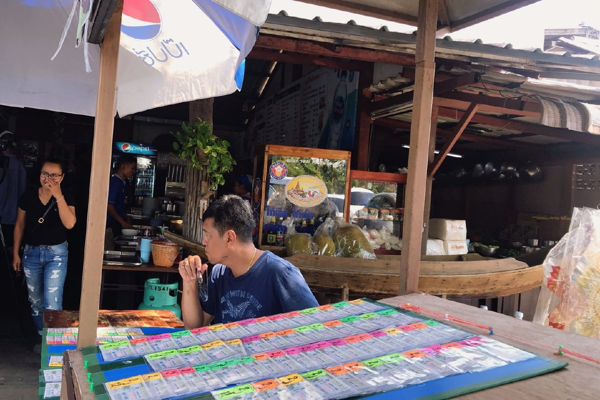 แผงหวยเหนือชั้นจับมือร้าน"ชิมช้อปใช้"ขายพ่วง แผงหวยเหนือชั้นจับมือร้าน"ชิมช้อปใช้"ขายพ่วง