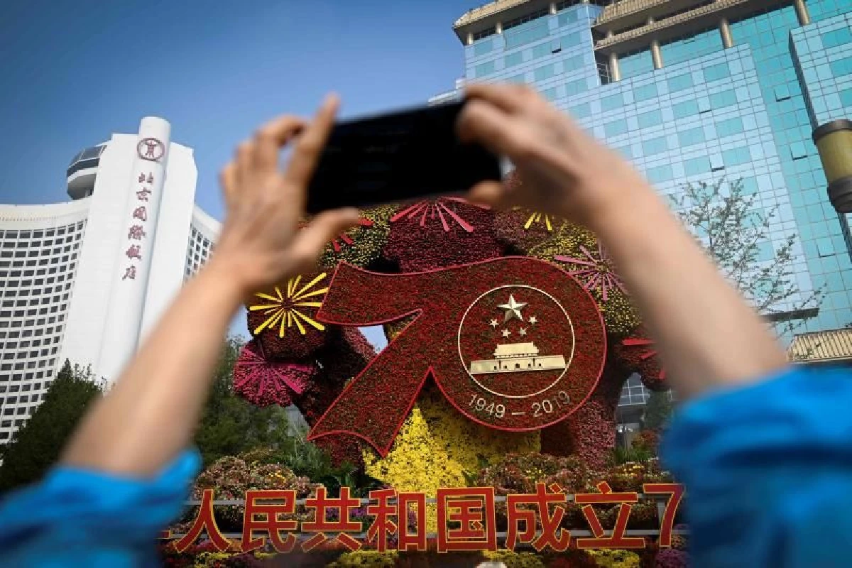 จับตาจีนขนยุทโธปกรณ์สุดไฮเทค โชว์พาเหรดวันชาติ