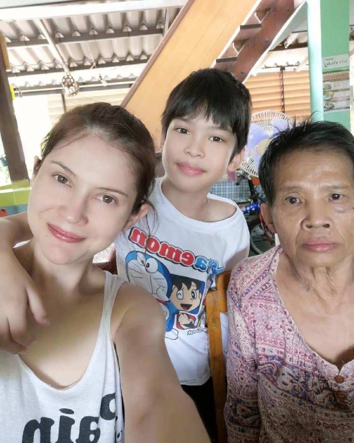 แม่หายเหนื่อย! แอนนี่ บรู๊ค สุดภูมิใจ น้องฑีฆายุ เรียนเก่งสอบภาษาอังกฤษได้ที่ 1 ของโรงเรียน