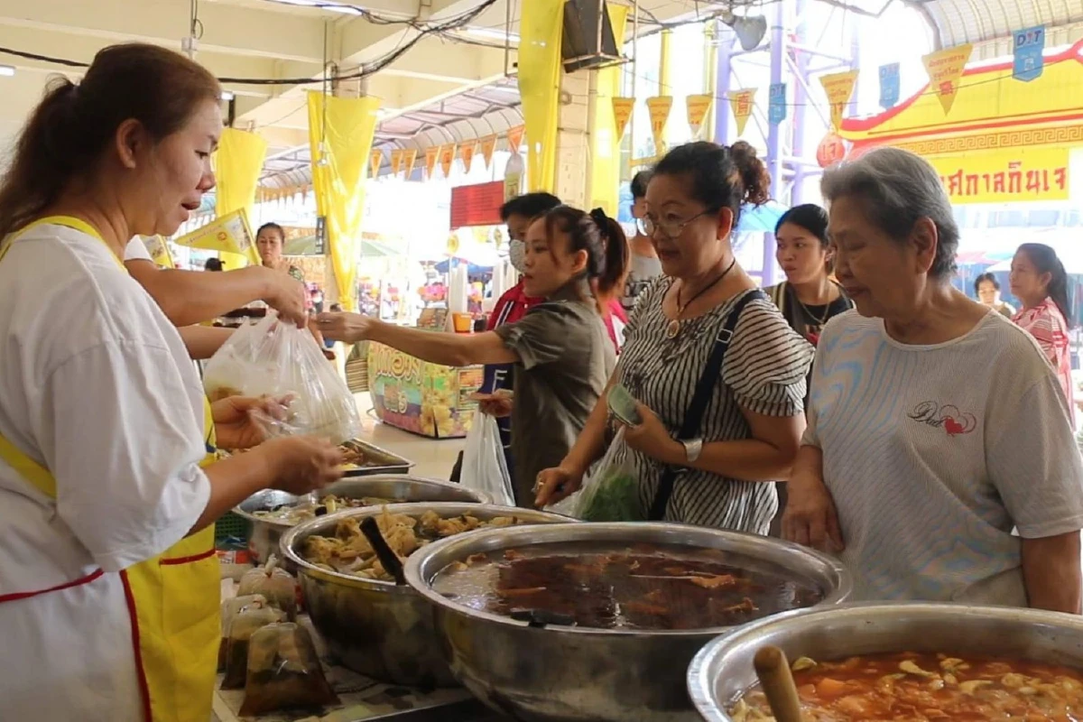 กินเจวันแรกขอนแก่นคึกซื้ออาหารปลอดผักลุ้นรับทองคำลิมิเต็ดอิดิชั่น