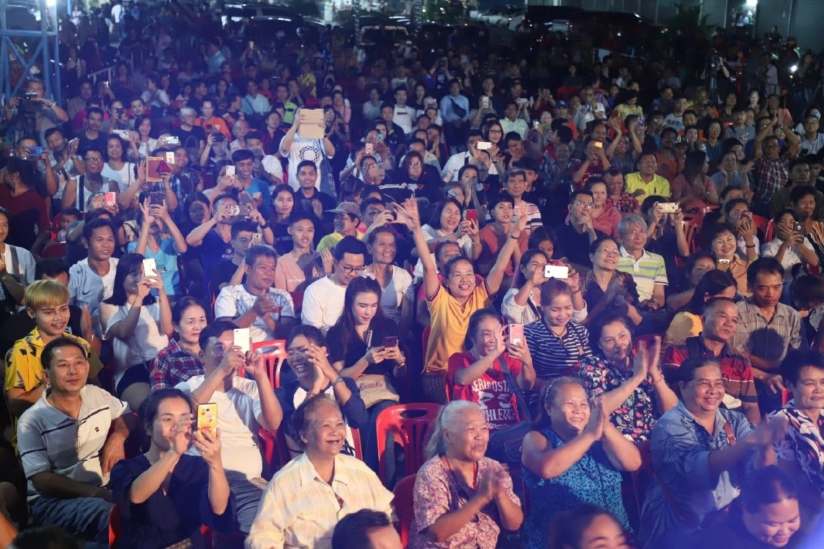 "ธนาธร"ปลุกคนนครปฐมเลือกอนาคตใหม่ไม่ไว้วางใจรัฐบาลลุงตู่