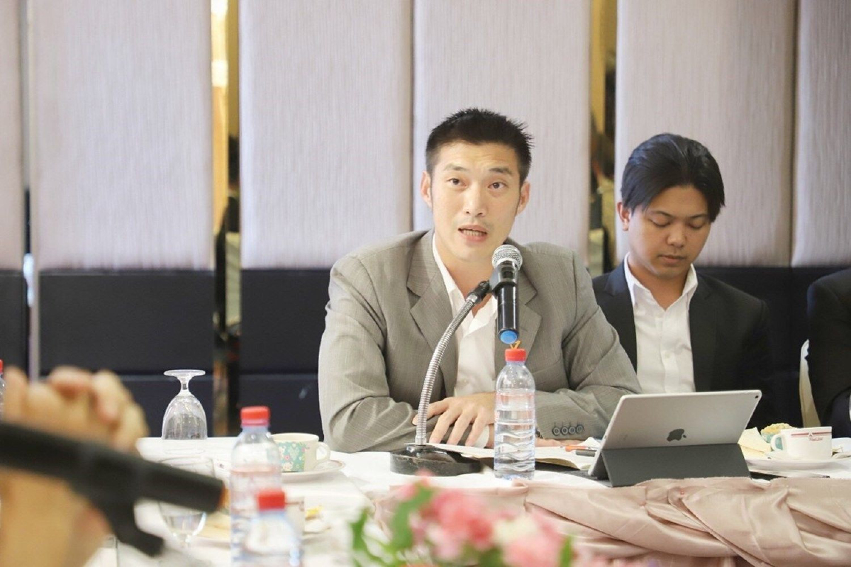"ธนาธร"ผนึก 30 องค์กรปลุกแก้รธน.ชี้เป็นทางออกเดียวของประเทศ "ธนาธร"ผนึก 30 องค์กรปลุกแก้รธน.ชี้เป็นทางออกเดียวของประเทศ