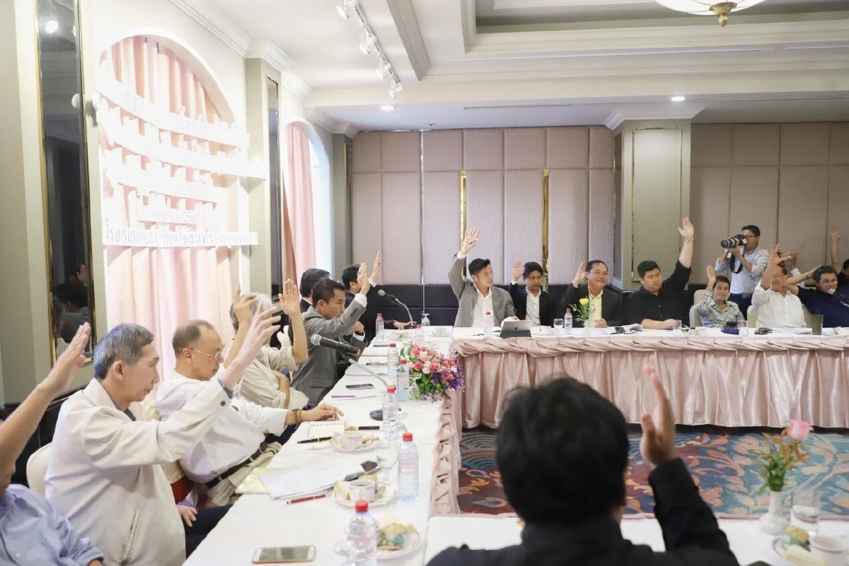 "ธนาธร"ผนึก 30 องค์กรปลุกแก้รธน.ชี้เป็นทางออกเดียวของประเทศ