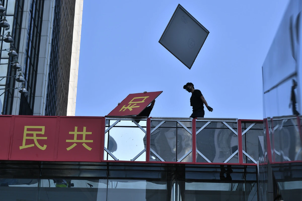 ฮ่องกงไว้อาลัยวันชาติจีน ม็อบชนม็อบต้านคำสั่งห้ามชุมนุม