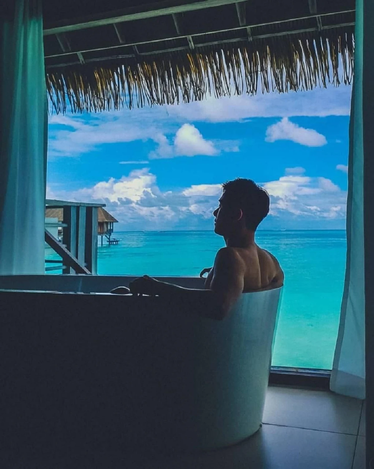 หนูนาไม่แฮปปี้?! จูเนียร์ เดอะสตาร์ ถอดเสื้ออวดหุ่นล่ำชวนฟินที่มัลดีฟส์