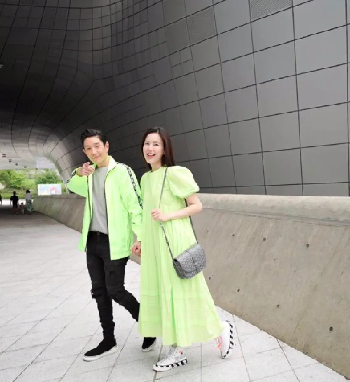 “เจี๊ยบ พิจิตรา” แอบถ่ายคลิป "บอย พีชเมกเกอร์” ช่วยซื้อไอติมจากลุงคนขายหมดถัง