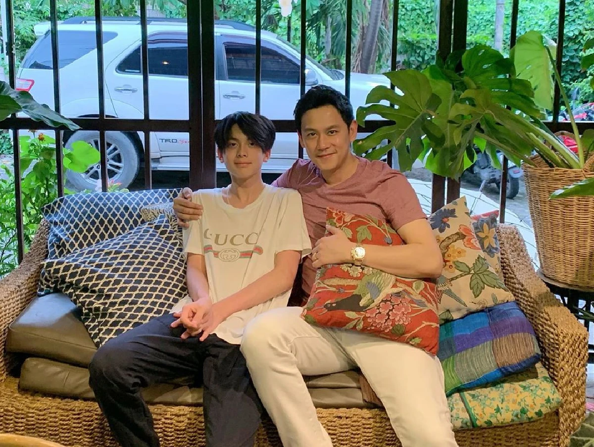 ฟลุค เกริกพล ลงรูปครอบครัวอบอุ่น โบ ชญาดา-น้องอชิ นานๆได้ถ่ายด้วยกัน