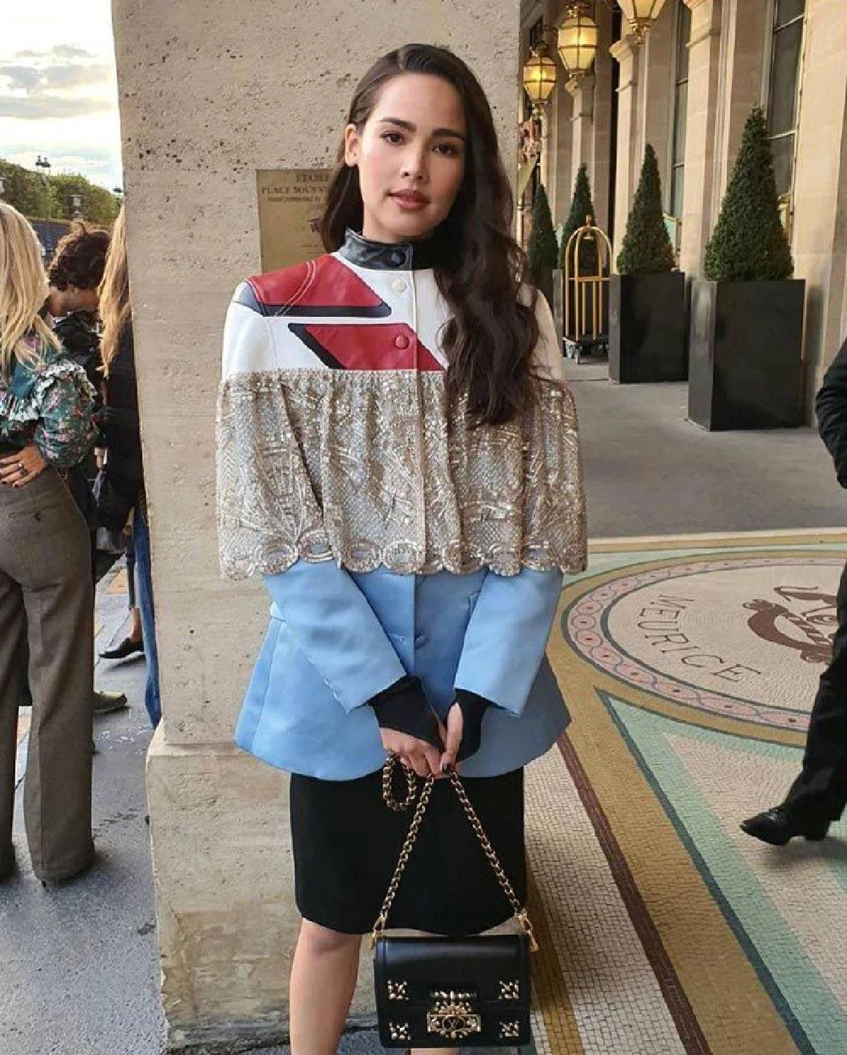 พระอิริยาบถเป็นกันเอง! เจ้าฟ้าสิริวัณณวรีฯ-ญาญ่า อุรัสยา นั่งฟรอนต์โรว์ชมแฟชั่นโชว์ที่ปารีส