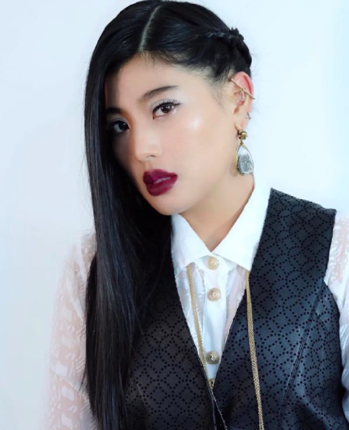 รวม 9 แฟชั่นลุค “เจ้าฟ้าสิริวัณณวรี” ทรงพระสิริโฉม เสด็จร่วมทอดพระเนตรปารีสแฟชั่นวีค