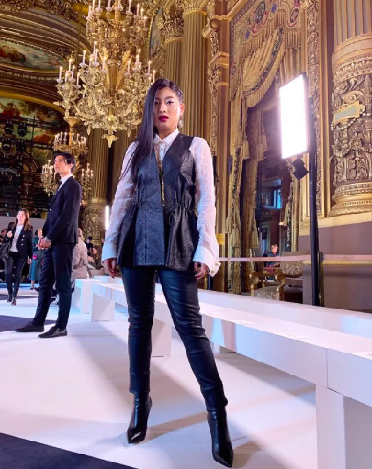 รวม 9 แฟชั่นลุค “เจ้าฟ้าสิริวัณณวรี” ทรงพระสิริโฉม เสด็จร่วมทอดพระเนตรปารีสแฟชั่นวีค