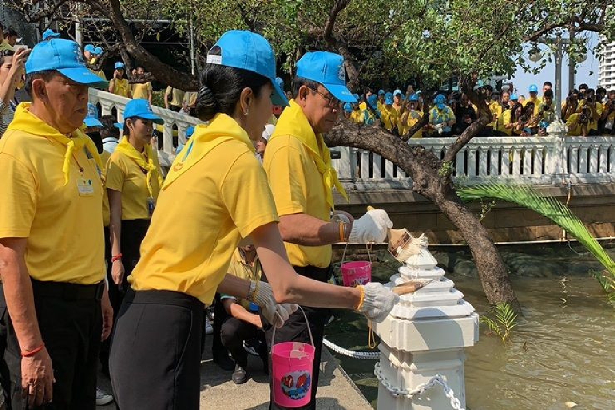 นายกฯนำครม. -จิตอาสาทำกิจกรรมจิตอาสาริมเจ้าพระยาสำรวจทางเสด็จฯ นายกฯนำครม. -จิตอาสาทำกิจกรรมจิตอาสาริมเจ้าพระยาสำรวจทางเสด็จฯ